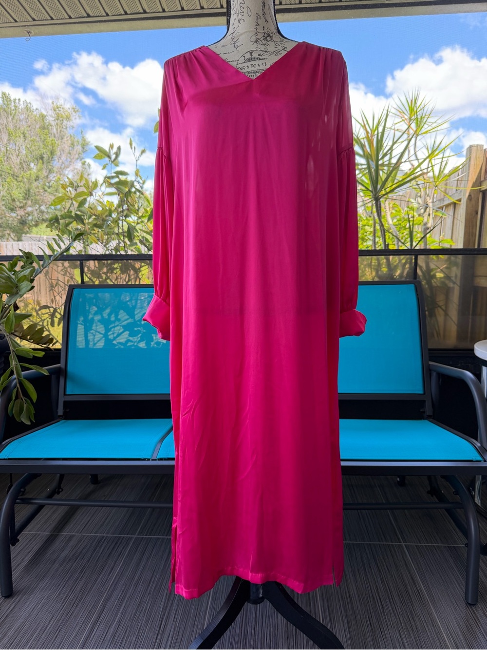 Bright Fuchsia Long Sleeve V-Neck Dress Size Medium NWOT PRICE IS FIRM